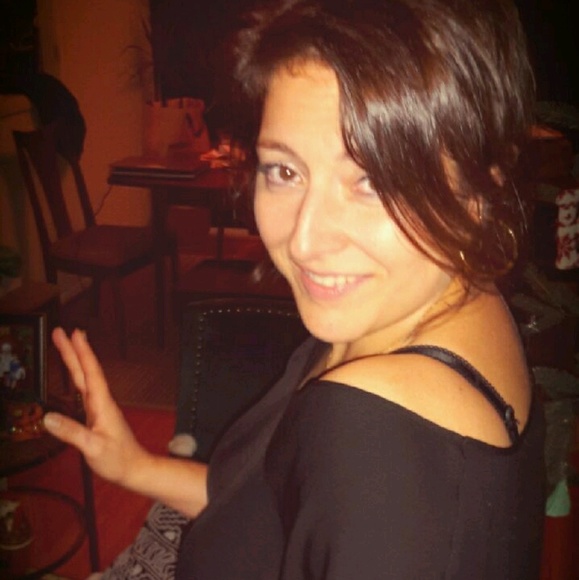 Meet your Posher, Nicole - Picture 1 of 1